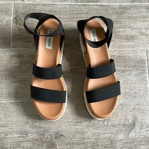 Steve Madden black platform sandals. Size 8.5. Good used condition!